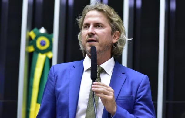 Suspeitos de roubar casa do deputado Zeca Dirceu no Paraná são presos