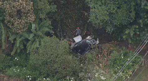 VÍDEOS: Helicóptero cai na cidade de Barueri, em São Paulo