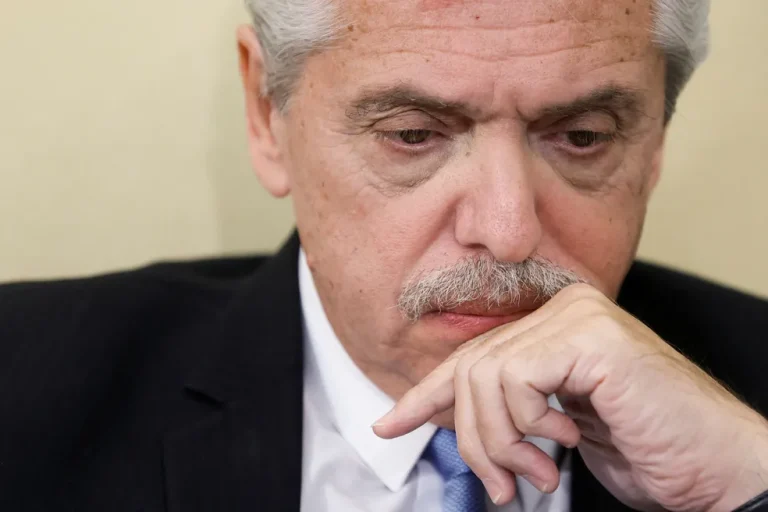 Alberto Fernández é acusado de desvio de fundos na Argentina