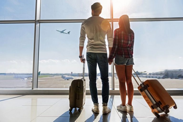 CVC é condenada a indenizar casal por transtornos em viagem