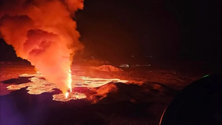 VÍDEO: Vulcão na Islândia entra em erupção pela terceira vez em menos de dois meses