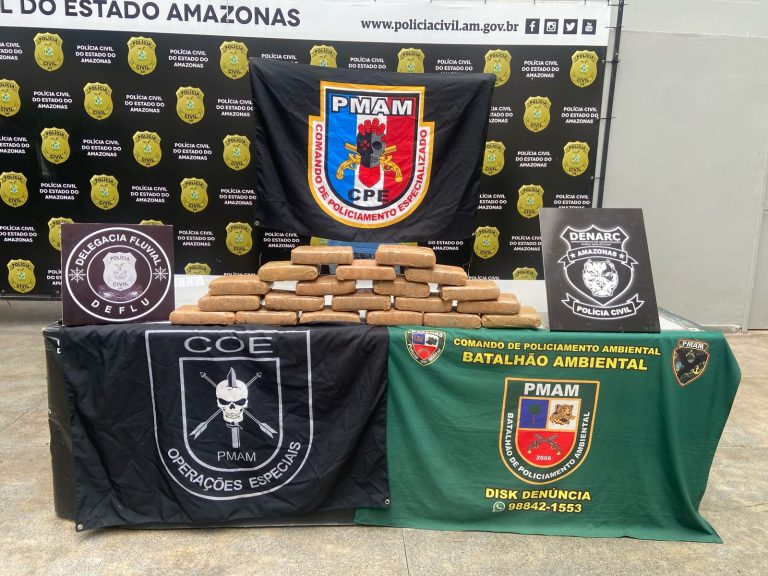 VÍDEO: 25 kg de maconha avaliados em cerca de R$ 400 mil são apreendidos em canoa, no AM