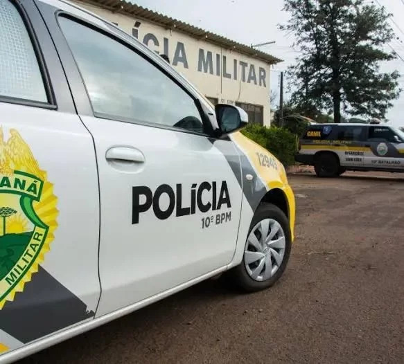 Mulher aperta seio e joga leite materno em policial em abordagem no Paraná