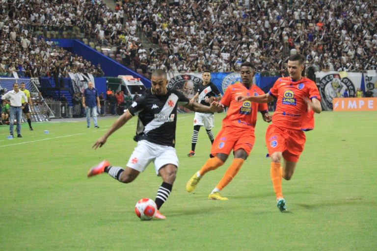 Com gol de David, Vasco supera Audax na Arena da Amazônia