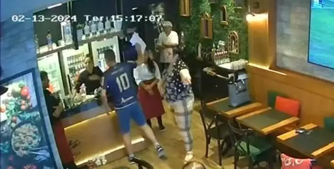 No RS, casal é impedido de usar banheiro de restaurante e causa confusão