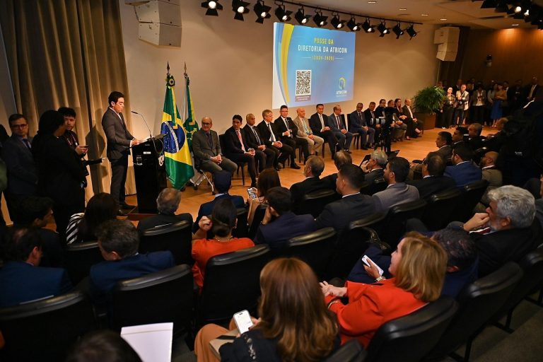 Presidente e conselheiros do TCE-AM prestigiam posse da nova diretoria da Atricon   