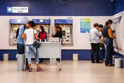 Dupla é presa por tentar aplicar golpe de R$ 40 mil em agência bancária de Manaus
