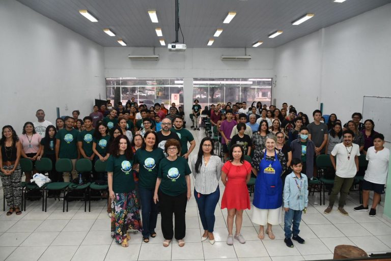 Colônia de Férias da UEA promove conscientização ambiental a estudantes, em Manaus