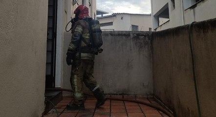 Adolescente morre ao se trancar em banheiro durante incêndio em BH