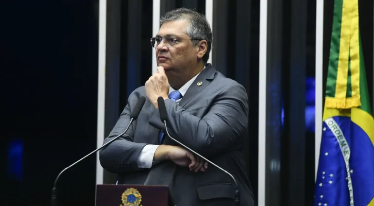 Flávio Dino será relator do habeas corpus de Filipe Martins, ex-assessor de Bolsonaro