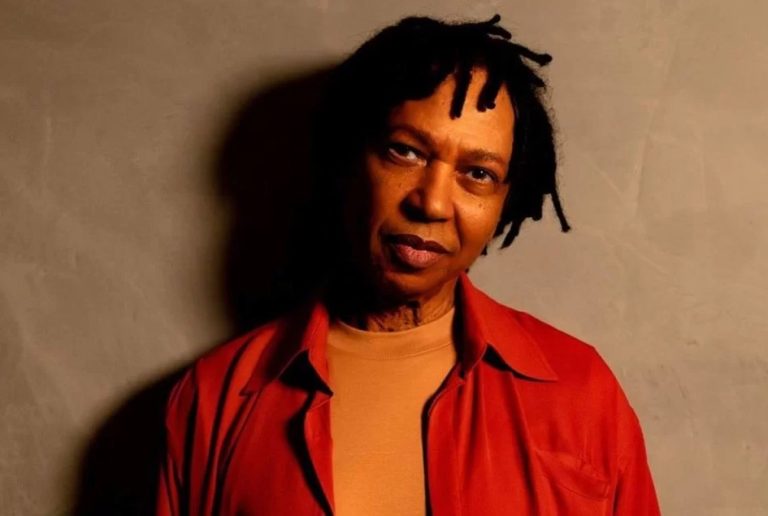 Equipe de Djavan tranquiliza fãs após internação em hospital: "Ele está bem"