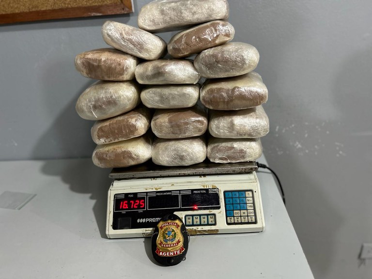 PF prende mulher com mais de 16 quilos de drogas em Tabatinga, no AM