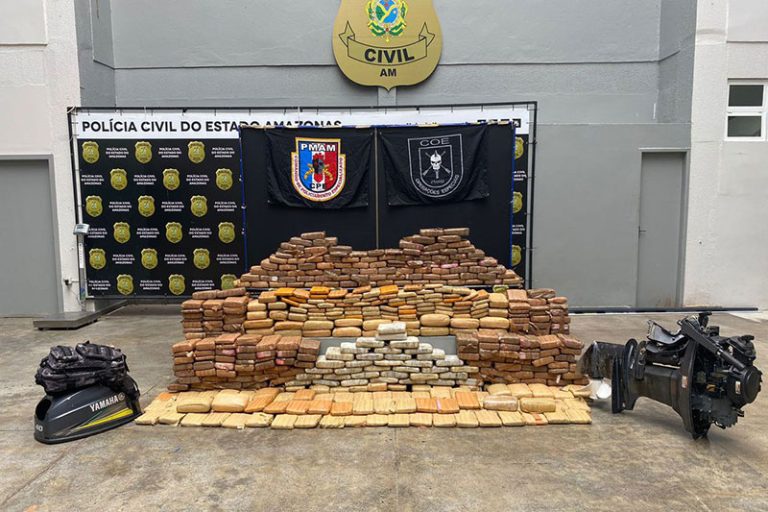 Homem é preso com 435 quilos de drogas em embarcação no rio Negro