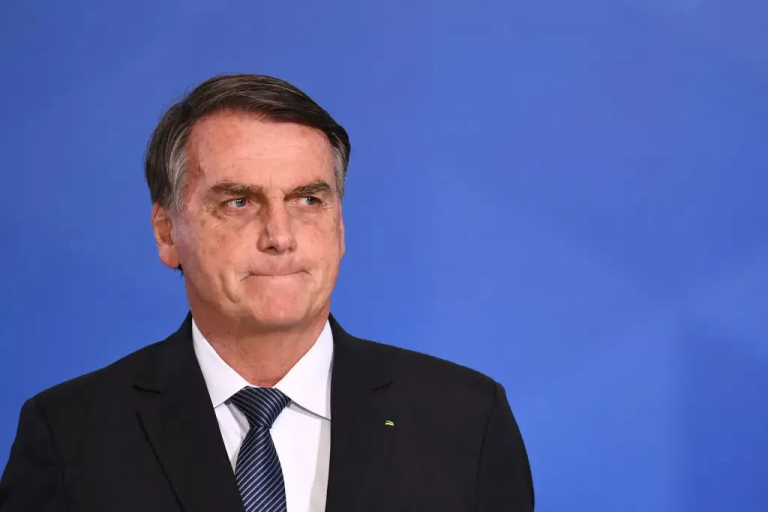 Em pesquisa, 48,4% dos brasileiros discordam da inelegibilidade de Bolsonaro