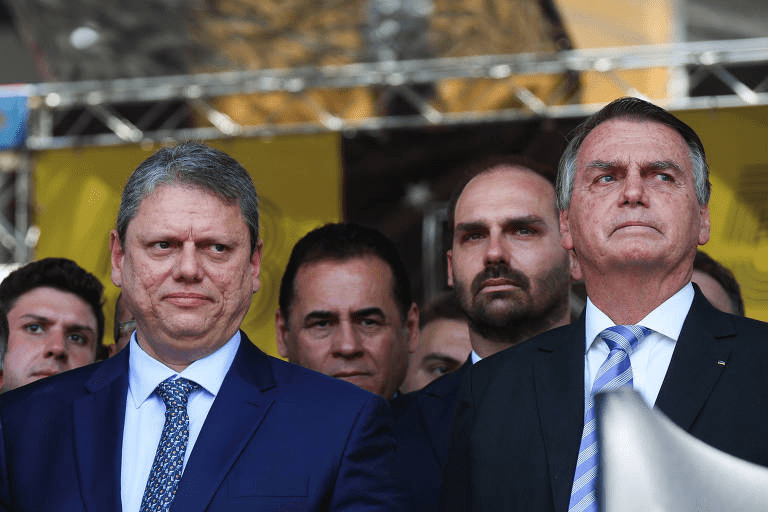 “Estão criando muita coisa”, diz Tarcísio sobre investigação contra Bolsonaro