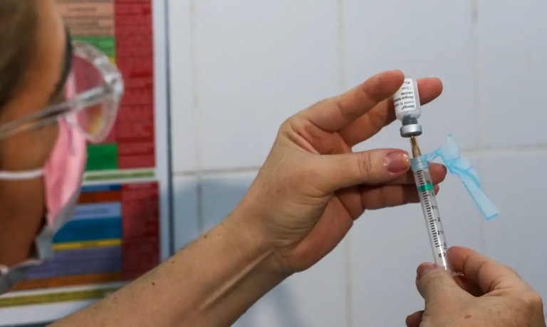 Seis estados deram início à vacinação contra a dengue em crianças