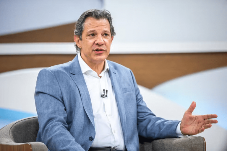 Ministro Fernando Haddad testa positivo para covid-19