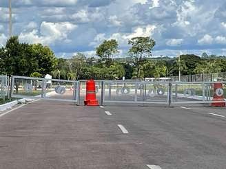 Militares disparam para conter invasão após carro furar bloqueio no Palácio da Alvorada