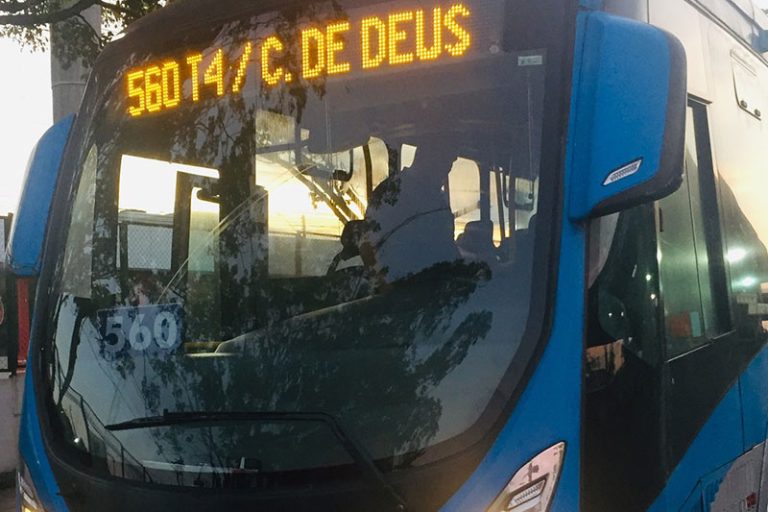 Criminosos tocam o terror na linha 560 e passageiros são esfaqueados