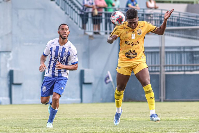 Amazonas vence São Raimundo e jogador é ameaçado no fim da partida