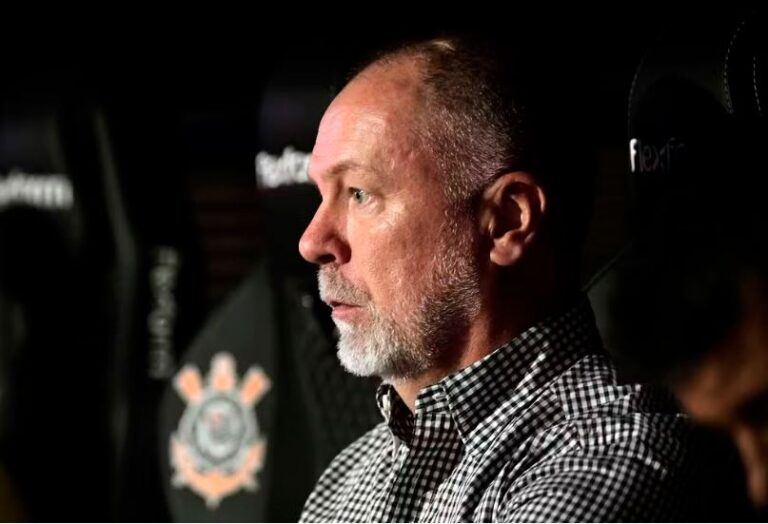 Após quatro derrotas seguidas, Corinthians demite Mano Menezes