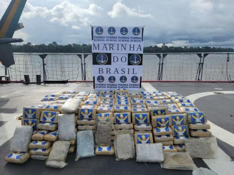 Marinha do Brasil apreende pacotes de maconha com figura do Homer Simpson