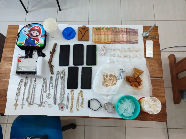 Dupla é presa por integrar grupo criminoso voltado ao tráfico de drogas em Guajará