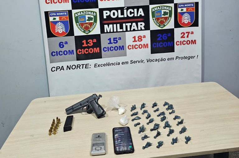 Homem é preso com drogas e arma de fogo após abordagem da PM
