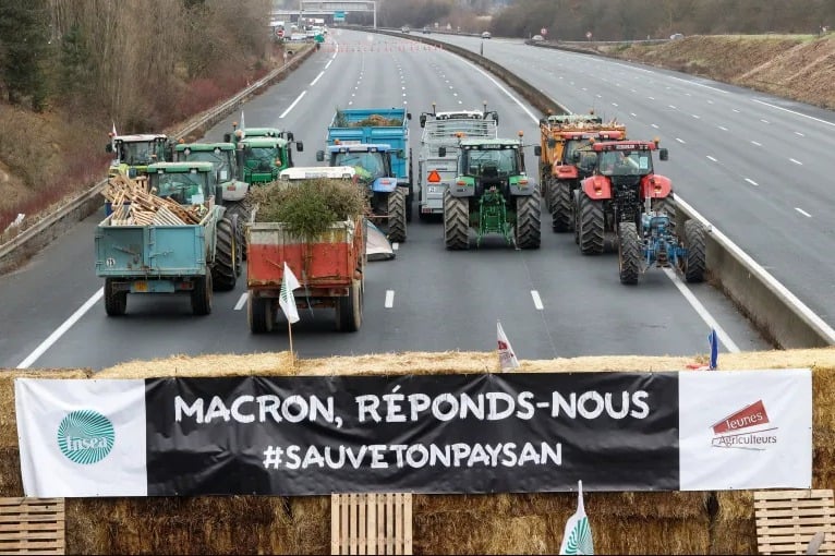 França: Agricultores protestam contra Macron antes de feira agrícola