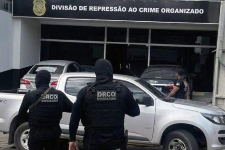 Trio é preso com drogas avaliadas em R$ 50 milhões, arsenal de armas e uma lancha, no AM
