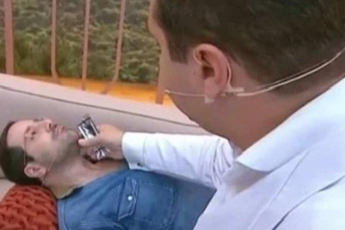 VÍDEO: Apresentador é diagnosticado com nódulo na tireoide ao vivo