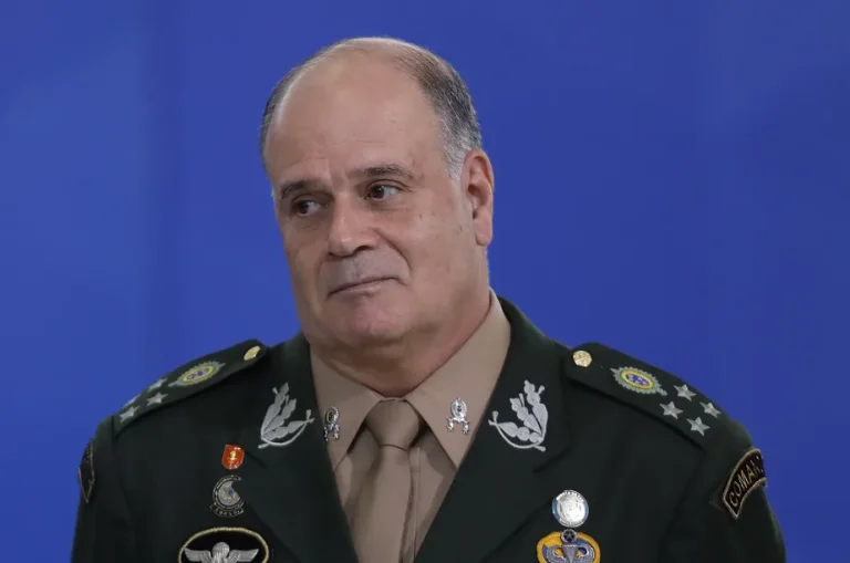 Ex-comandante do Exército confirma à PF reuniões para discutir minuta do golpe, diz site