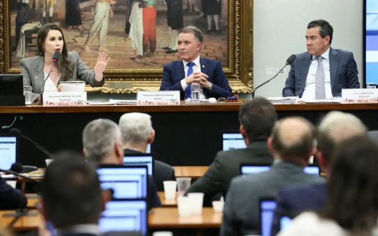CCJ encerra sessão sobre caso Marielle após bate-boca