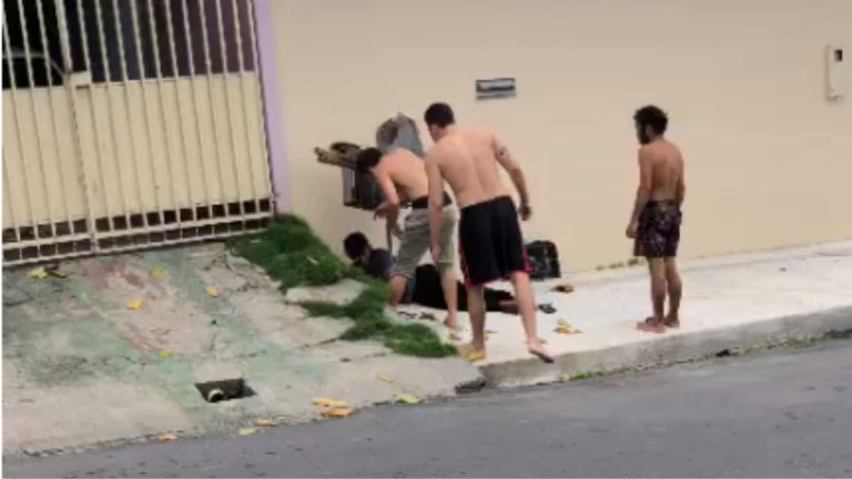 VÍDEO: Suspeito de praticar assalto é espancado por populares, em Manaus