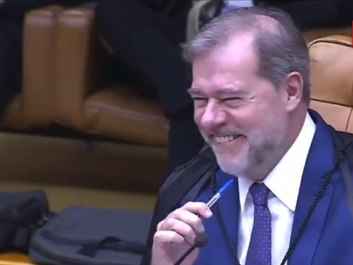 VÍDEO: Toffoli faz "piada de gordo" com Dino durante sessão no STF