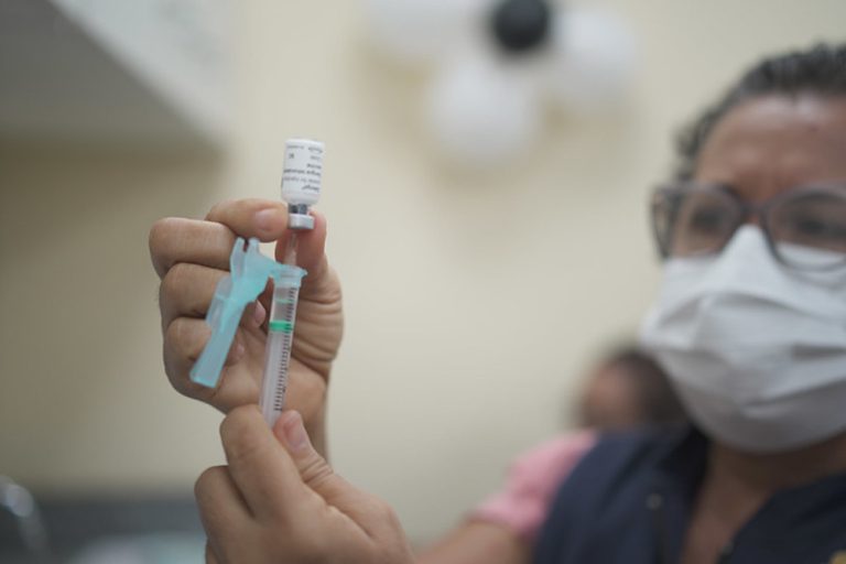 Manaus amplia vacinação contra dengue para público de 10 a 14 anos