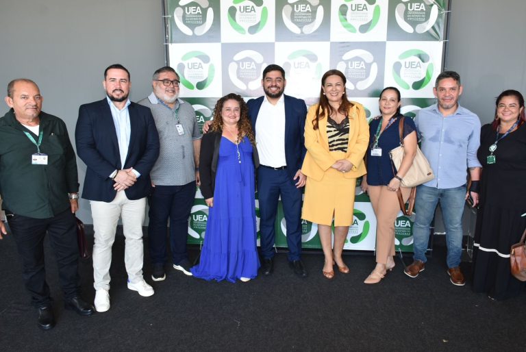Ensino da UEA no interior é fortalecido com entrega histórica de veículos e equipamentos