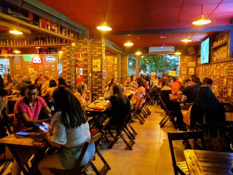 Carnaval não conseguiu impulsionar setor de bares e restaurantes, diz Abrasel
