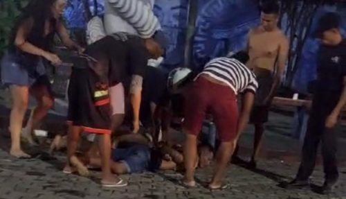 VÍDEO: Homem é preso após dar socos e pontapés em mãe e criança, no interior do AM