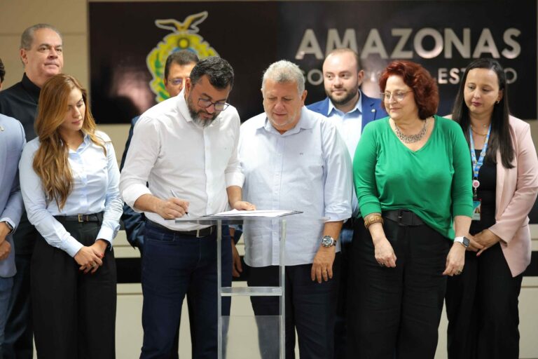 Amazonas Meu Lar: Wilson Lima assina repasse de R$ 446 milhões à Caixa Econômica para financiar entrada de imóveis