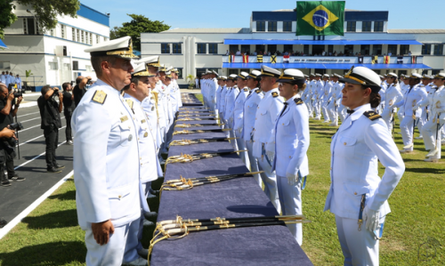 Marinha lança editais de concursos para oficiais com salário inicial de R$ 9 mil