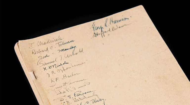 J. Robert Oppenheimer foi responsável pelo Projeto Manhattan RR Auction/divulgação