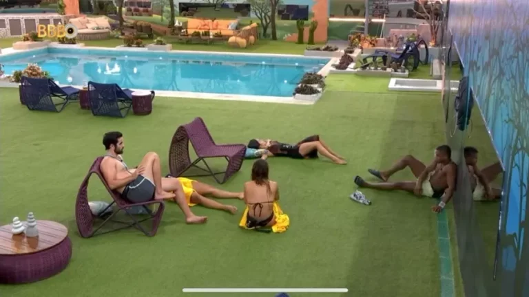 BB24: Boninho briga com brothers acampados perto do Big Fone