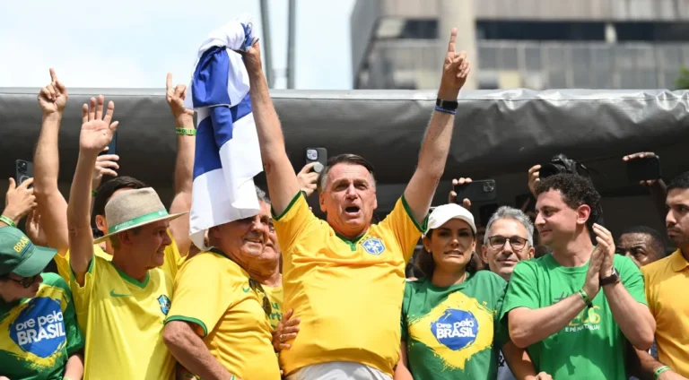 Bolsonaro programa novas mobilizações após ato na Paulista