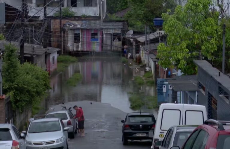 Estrago da chuva: Defesa Civil registra 17 ocorrências em Manaus neste domingo; veja
