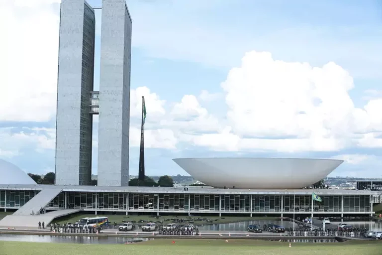 Senadores e deputados federais analisarão no Congresso Nacional o texto da LDO 2025 nesta quarta-feira