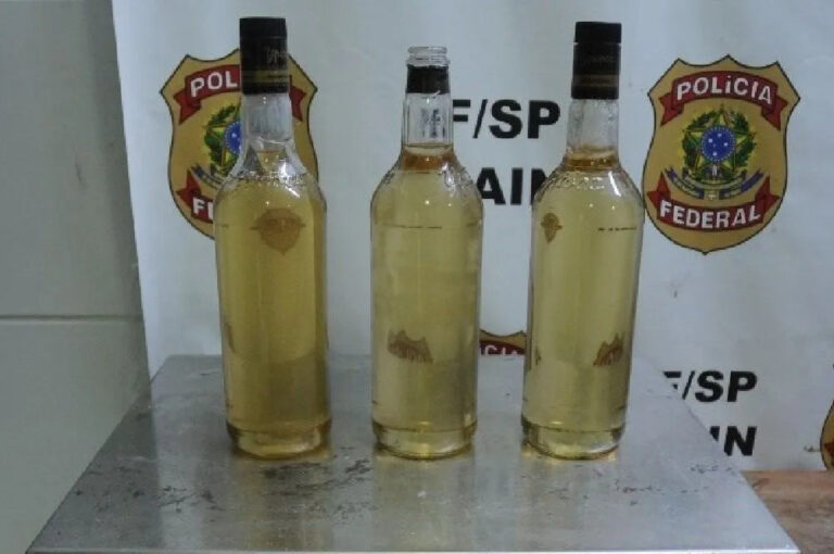 "Cachaça de cocaína": Mulher é presa no aeroporto de Guarulhos com droga líquida