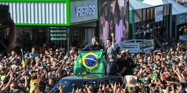 Homem é preso com faca em feira que Bolsonaro participava, diz assessoria do ex-presidente