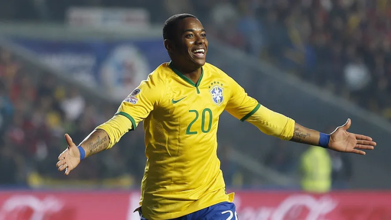 Robinho alega racismo em condenação na Itália e nega estupro
