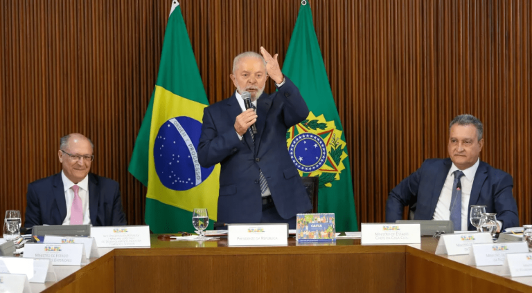 “Presidente é um covardão. Não teve coragem de executar aquilo que planejou”, diz Lula sobre suposta tentativa de golpe